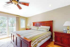 Iron/ironing board, WiFi, bed sheets - Downtown Bethany Beach house w/ free WiFi, gas grill and outside shower (Bethany Beach)