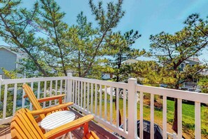Property grounds - Downtown Bethany Beach house w/ free WiFi, gas grill and outside shower (Bethany Beach)