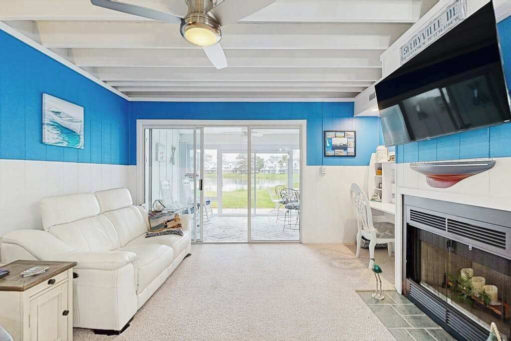 Mallard Lakes Waterfront Getaway W/ Free Wifi, A/c, Shared Pools, & Hot Tub - Fenwick Island, DE