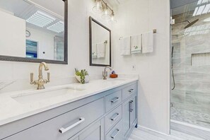 Shower, towels - Mallard Lakes Waterfront Getaway w/ Free WiFi, A/C, Shared Pools, & Hot Tub (Selbyville)