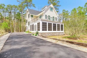 Exterior - Pond Acres paradise with sunroom, central AC, & washer/dryer (Bethany Beach)