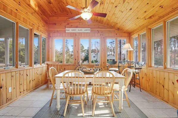 Dining - Town of Bethany Beach Home Near Fun Activities & Adventures w/Free WiFi & WD (Bethany Beach)