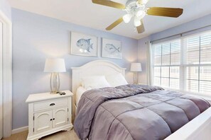 Iron/ironing board, WiFi, bed sheets - Bayside at Bethany Lakes townhouse with indoor/outdoor pools, dog-friendly (Ocean View)