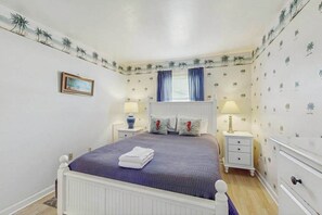 Iron/ironing board, WiFi - Fenwick Island Condo on 2nd Floor w/Free WiFi, Washer/Dryer, Central AC, & Cable (Fenwick Island)