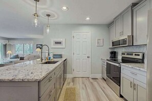 Fridge, microwave, oven, stovetop - Sea Colony Tennis 1st floor condo w/ free WiFi, gym, and tennis court (Bethany Beach)