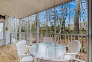Dining - Sea Colony Tennis 1st floor condo w/ free WiFi, gym, and tennis court (Bethany Beach)