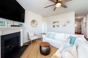 TV, fireplace, DVD player, offices - Ocean View Beach Club house near the beach with pool, & W/D (Ocean View)