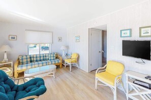 Fernseher, Kamin, DVD-Player, Arbeitsbereiche