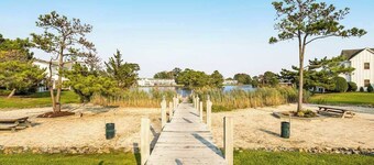 Mallard Lakes Home Overlooking the Water w/Shared Pool, Free WiFi, W/D