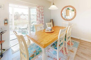 Dining - Kensington Court Townhouse w/Coastal Decor, Shared Pool, & Free WiFi - Near Beach (Frankford)