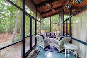 Terrace/patio - Middlesex Beach home close to water with screened porch & alfresco dining (South Bethany)