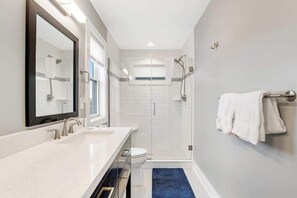 Shower, hair dryer, towels - Middlesex Beach coastal getaway with free WiFi & private washer and dryer (South Bethany)