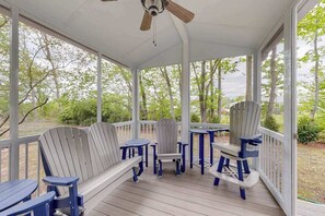 Terrace/patio - Cottages on Whites Creek house near beach w/private W/D, shared pool, free WiFi (Ocean View)