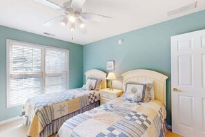 WiFi, bed sheets - Salt Pond townhouse close to pond & ocean with WiFi & paid-access pool (Bethany Beach)