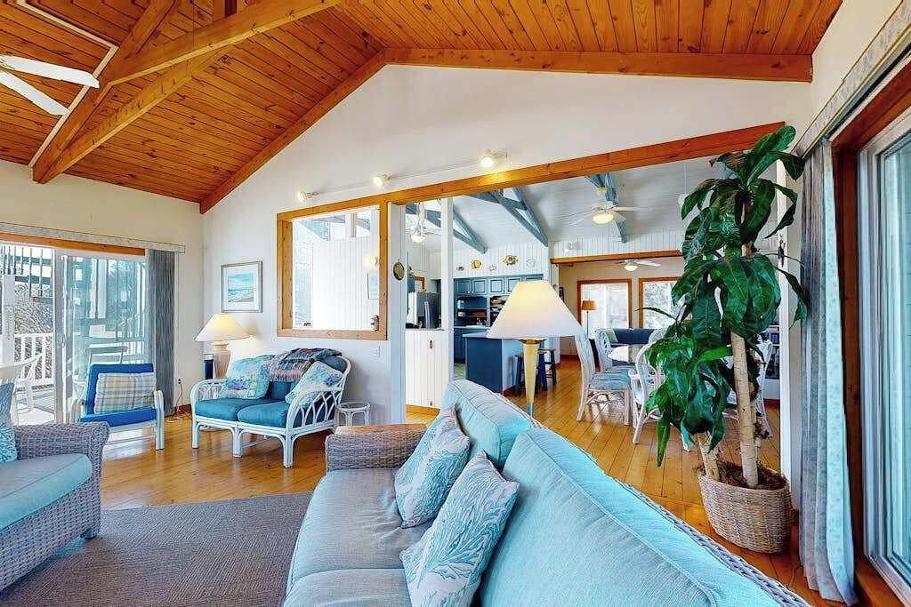 TV, fireplace, DVD player, offices