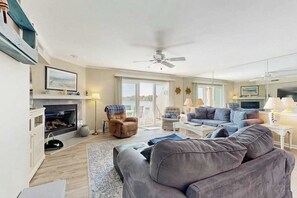 TV, DVD player, offices - Salt Pond townhouse overlooking the water with WiFi & washer/dryer (Bethany Beach)