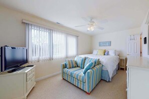 Iron/ironing board, WiFi, bed sheets - Bayberry Woods condo with fast WiFi, on-site pool, tennis & pickleball (Bethany Beach)