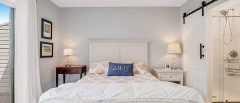 Desk, iron/ironing board, WiFi, bed sheets