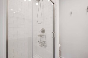 Shower, hair dryer, towels - Sea Pines Village Beach House with Fast WiFi, Full Kitchen, A/C, & a Shared Pool (Bethany Beach)
