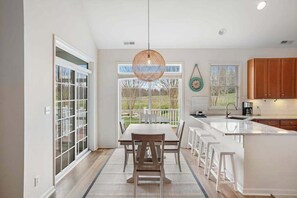 Dining - Bear Trap Dunes townhome with central AC & washer/dryer - on-site pools & tennis (Ocean View)