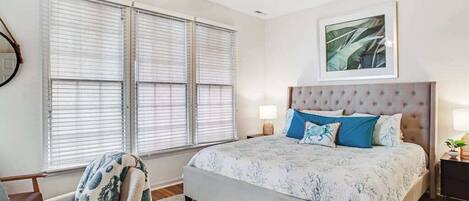 Desk, iron/ironing board, WiFi, bed sheets