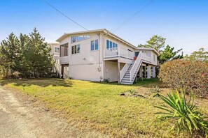Exterior - Fenwick Island spacious beach house with deck, W/D & full kitchen - dog-friendly (Fenwick Island)