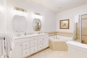 Shower, hair dryer, towels - Bayside at Bethany Lakes townhome w/central AC, pool, hot tub & gym access (Ocean View)