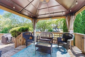 Terrace/patio - Ocean Way Estates home with large yard & deck- dog-friendly (Ocean View)