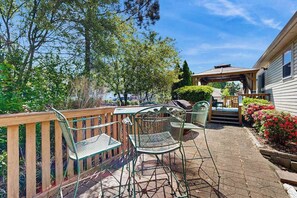 Outdoor dining - Ocean Way Estates home with large yard & deck- dog-friendly (Ocean View)