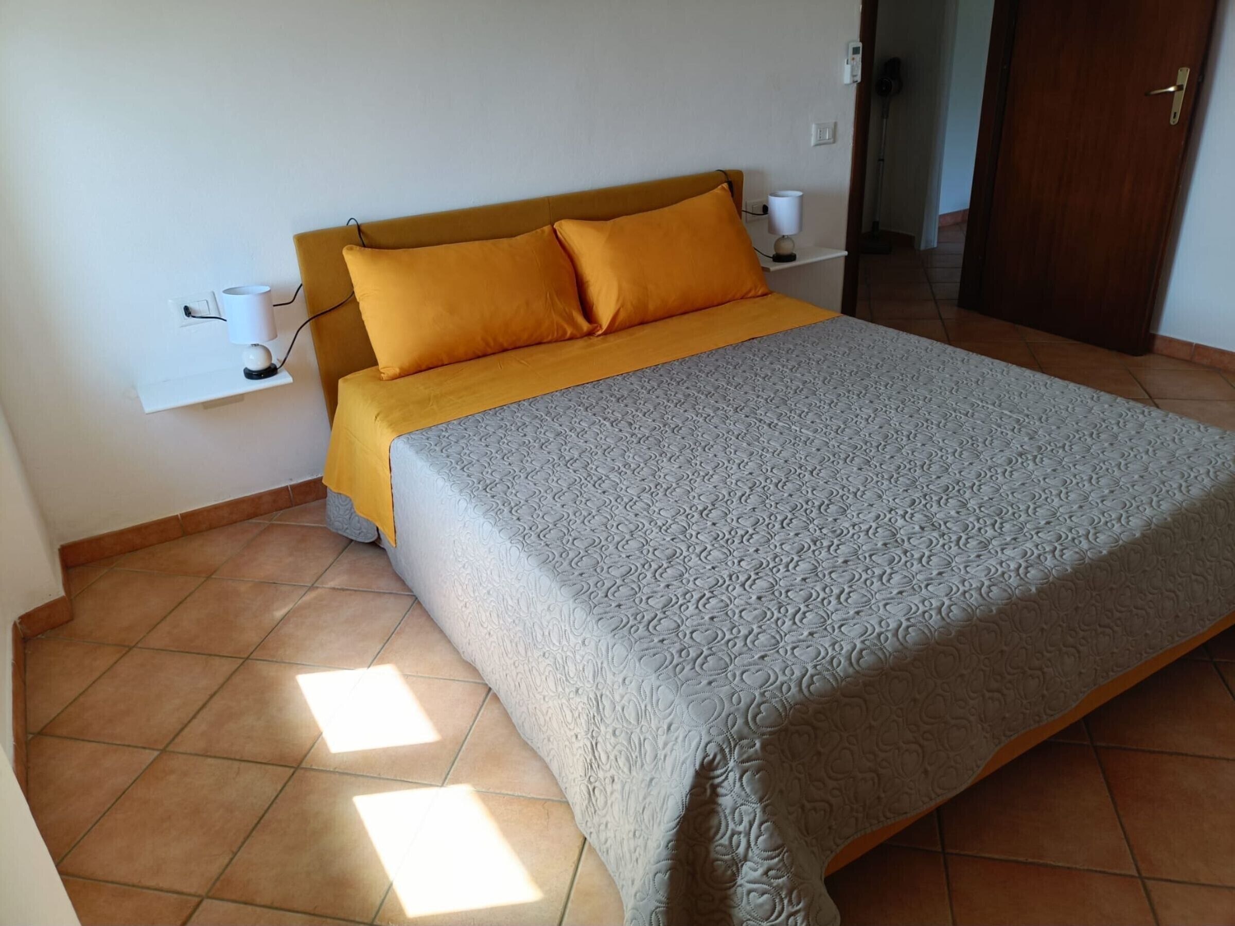 WiFi, bed sheets