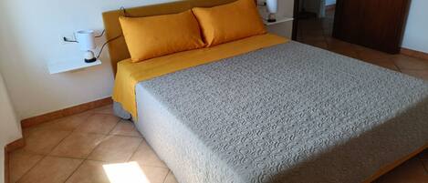 WiFi, bed sheets