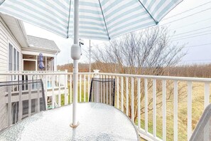 Property grounds - Bear Trap Dunes condo with access to tennis/pickleball, sauna, pool & fast WiFi (Ocean View)
