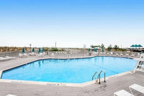 Pool - Newly renovated Sea Colony Tennis end condo with W/D, world-class tennis & pools (Bethany Beach)