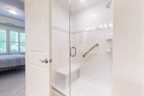 Shower, hair dryer, towels - Bayside Resort family home w/ central AC and access to pools & tennis (Selbyville)