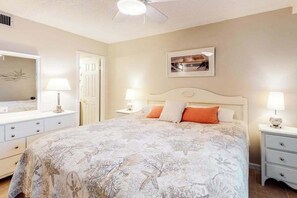 Iron/ironing board, WiFi, bed sheets - Sea Colony 3rd floor condo w/ elevator, shared tennis court & gym - ocean view (Bethany Beach)