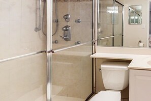 Shower, towels - Sea Colony 3rd floor condo w/ elevator, shared tennis court & gym - ocean view (Bethany Beach)