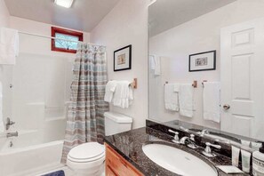 Shower, hair dryer, towels - Cat Hill house with free WiFi and canal access (Bethany Beach)