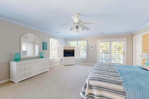 Desk, iron/ironing board, WiFi, bed sheets - Bethany Lakes house w/ private gas grill, balcony, free WiFi, and pool (Bethany Beach)