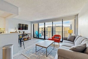 TV, DVD player - Sea Colony oceanfront 2nd floor condo w/ free WiFi, shared sauna, and pool (Bethany Beach)