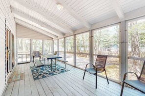 Dining - Bethany West home near trolley with screened porch & pool/tennis access (Bethany Beach)