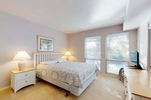 Iron/ironing board, WiFi, bed sheets - Sea Colony Tennis 2nd floor condo w/ free WiFi, and tennis court (Bethany Beach)