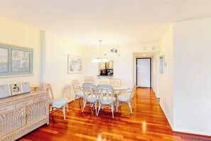 Dining - Sea Colony 6th floor condo w/ pool, shared sauna & gym - partial ocean view (Bethany Beach)