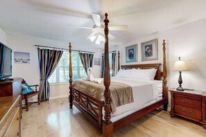 Iron/ironing board, WiFi, bed sheets - Savannahs Landing home w/ gas grill & shared pool, tennis, & playground (Ocean View)