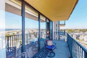 Property grounds - Sea Colony 8th Floor Condo w/ Private beach, Gym, & balcony with ocean view (Bethany Beach)