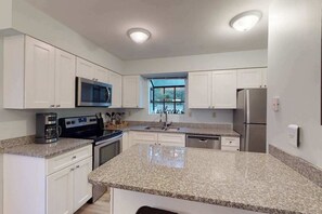 Fridge, microwave, oven, stovetop - Sea Colony Tennis 1st floor condo w/ free WiFi, pool, and gym (Bethany Beach)