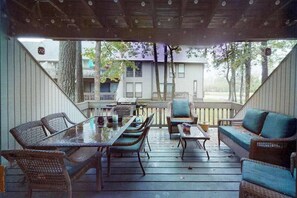 Outdoor dining - Sea Colony Tennis 1st floor condo w/ free WiFi, pool, and gym (Bethany Beach)