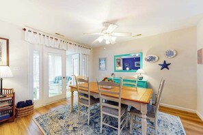 Dining - Sea Colony Tennis townhouse w/ shared pool and sauna, and free WiFi (Bethany Beach)