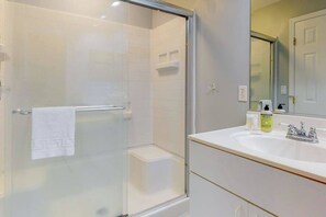 Shower, hair dryer, towels - Sea Colony West Side Condo w/ Free WiFi, AC, Washer/Dryer & Shared Pools/Hot Tub (Bethany Beach)