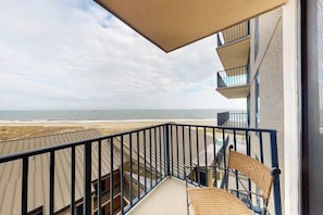 Property grounds - Oceanfront Sea Colony condo with pool & hot tub, ocean view, & free WiFi (Bethany Beach)