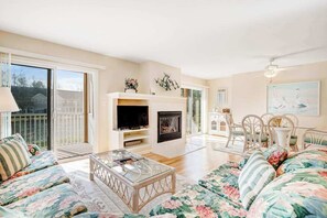 TV, DVD player, offices - Sea Colony Pond-Front Condo w/ WiFi & Shared Pools, Tennis, and Fitness Center (Bethany Beach)